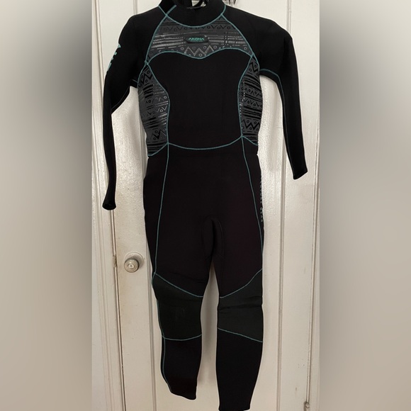 Akona Quantum Stretch Women’s 3mm Wetsuit, size 11/12 - Picture 10 of 11